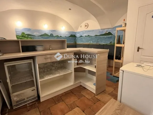 Eladó kereskedelmi és ipari ingatlan Szombathely 43 nm