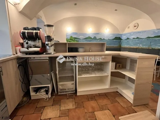 Eladó kereskedelmi és ipari ingatlan Szombathely 43 nm