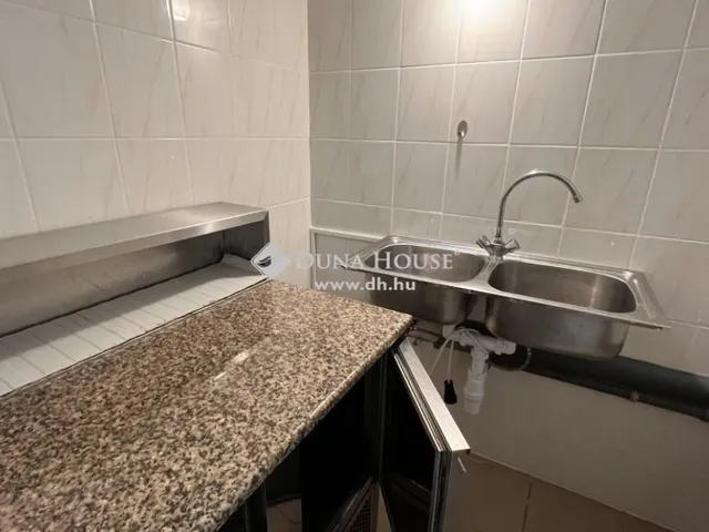 Eladó kereskedelmi és ipari ingatlan Szombathely 43 nm