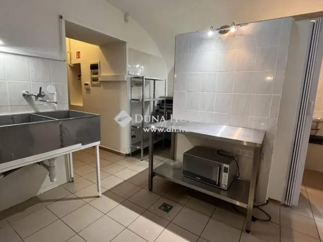 Eladó kereskedelmi és ipari ingatlan Szombathely 43 nm