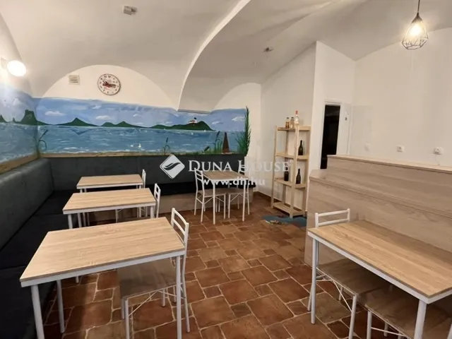 Eladó kereskedelmi és ipari ingatlan Szombathely 43 nm