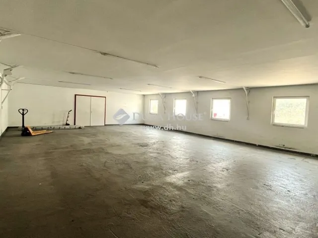 Kiadó kereskedelmi és ipari ingatlan Szombathely 270 nm