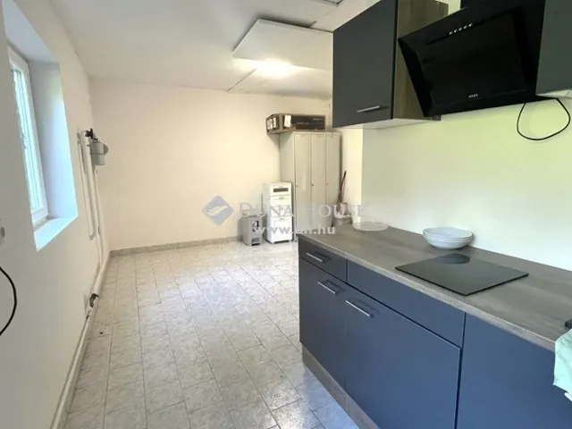 Kiadó kereskedelmi és ipari ingatlan Szombathely 270 nm