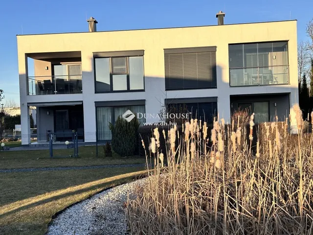 Eladó lakás Zsira 61 nm