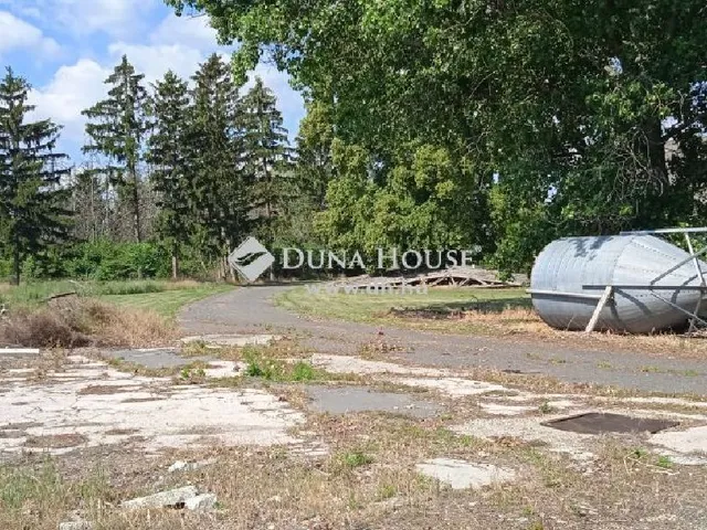 Eladó kereskedelmi és ipari ingatlan Bábolna 70026 nm