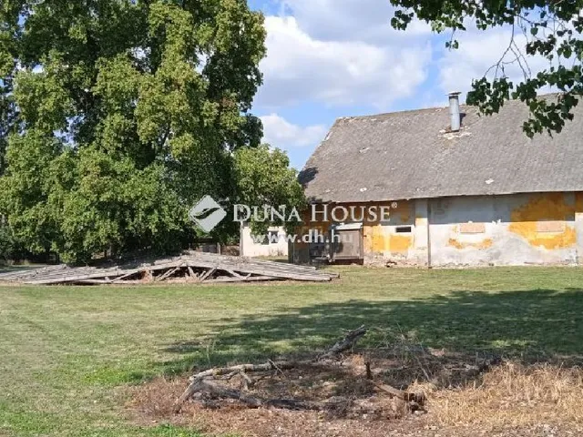 Eladó kereskedelmi és ipari ingatlan Bábolna 70026 nm