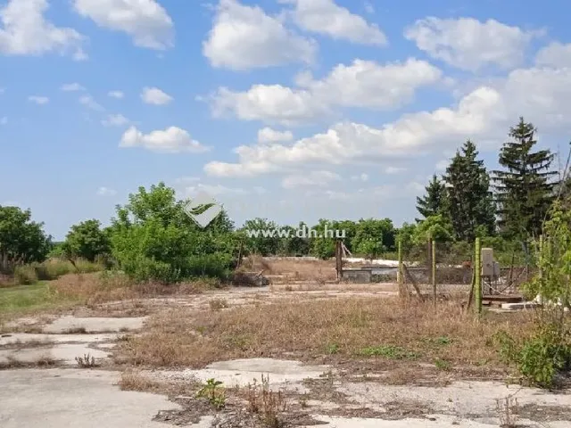 Eladó kereskedelmi és ipari ingatlan Bábolna 70026 nm