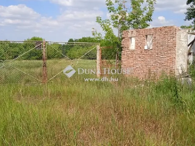 Eladó kereskedelmi és ipari ingatlan Bábolna 70026 nm