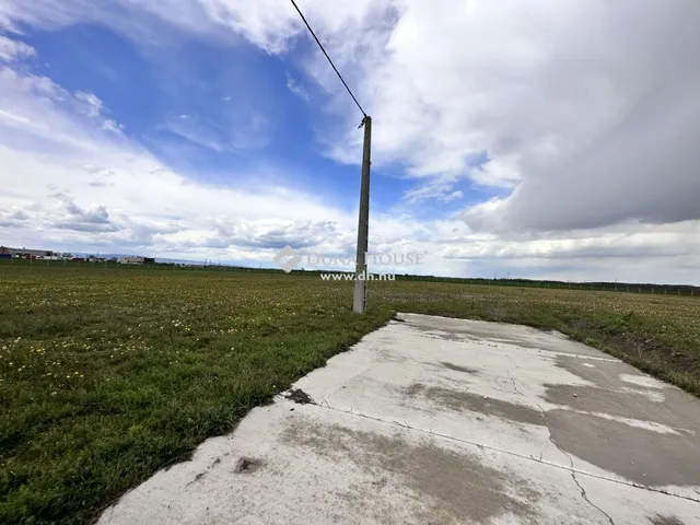Eladó kereskedelmi és ipari ingatlan Vép 18861 nm