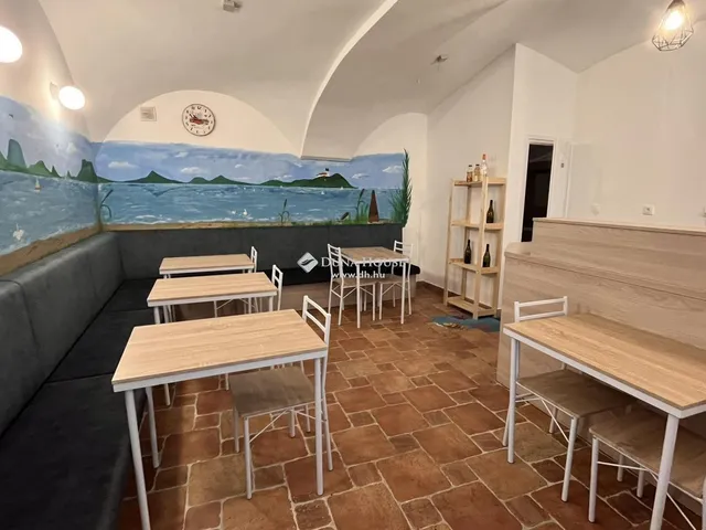 Eladó kereskedelmi és ipari ingatlan Szombathely 43 nm