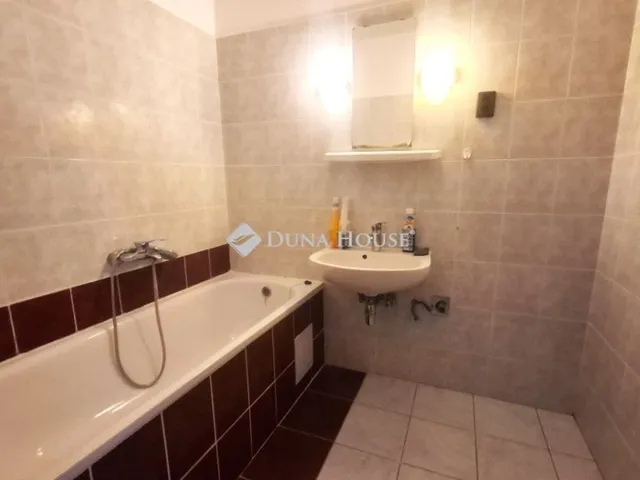 Eladó lakás Szombathely, Oladi lakótelep 69 nm