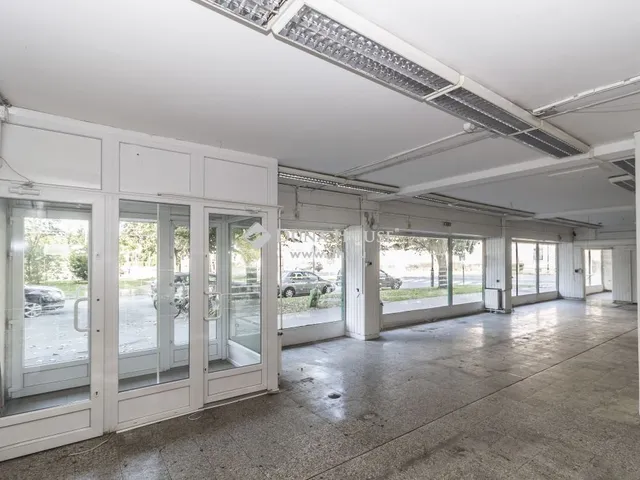 Kiadó kereskedelmi és ipari ingatlan Szombathely 373 nm