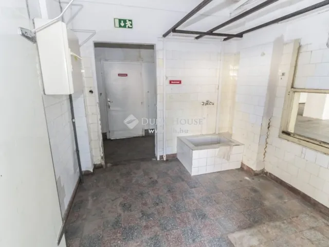 Kiadó kereskedelmi és ipari ingatlan Szombathely 373 nm