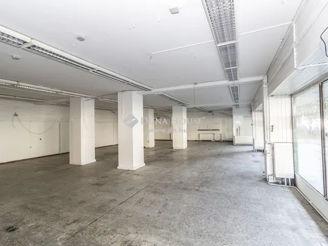 Kiadó kereskedelmi és ipari ingatlan Szombathely 373 nm