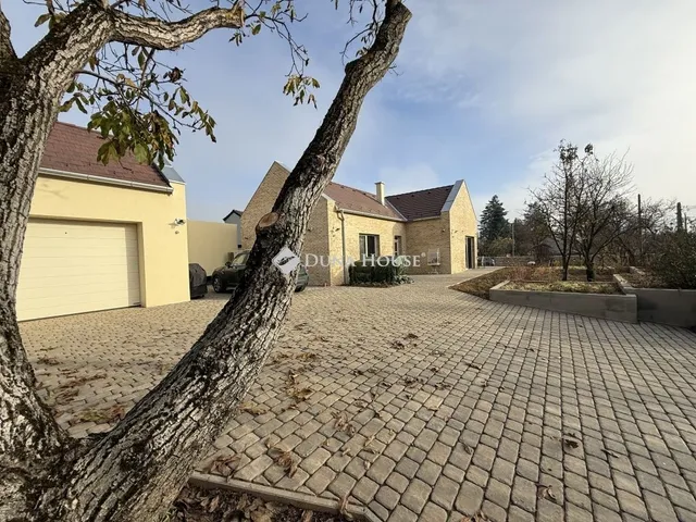 Eladó ház Salköveskút 155 nm