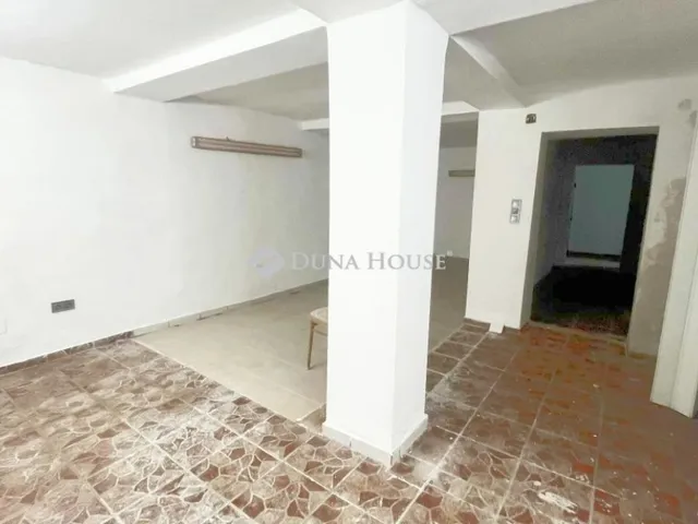 Eladó kereskedelmi és ipari ingatlan Szombathely, Belváros 44 nm