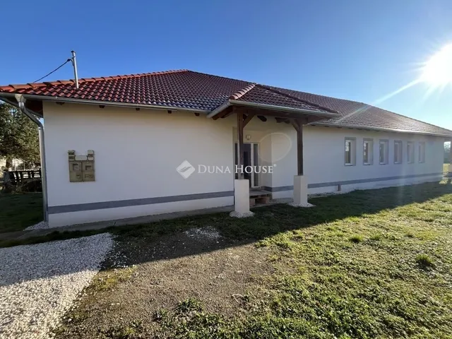 Eladó ház Balogunyom 242 nm