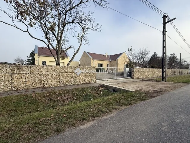 Eladó ház Salköveskút 155 nm