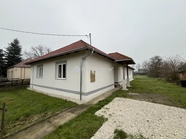Eladó ház Balogunyom 242 nm