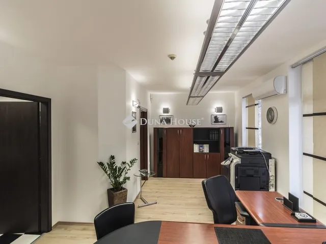 Eladó kereskedelmi és ipari ingatlan Szombathely 37 nm