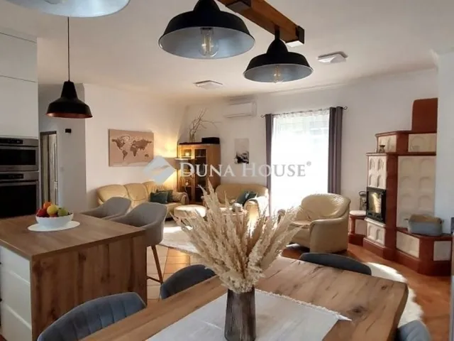 Eladó lakás Szombathely, Szentkirály 166 nm