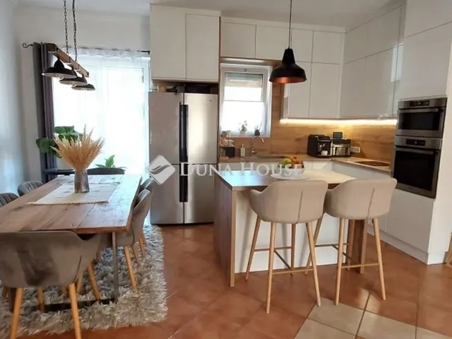 Eladó lakás Szombathely, Szentkirály 166 nm