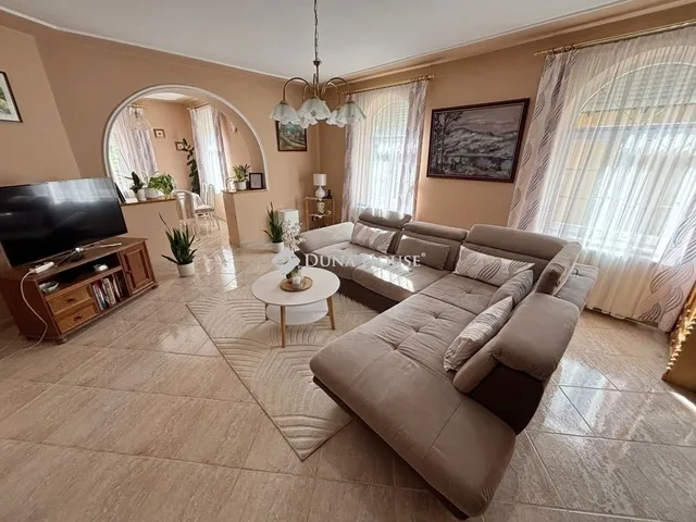 Eladó ház Szombathely, Kámon 199 nm