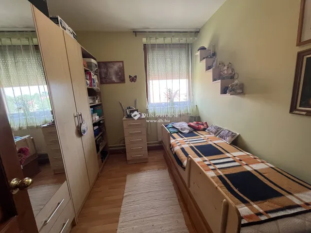 Eladó ház Szombathely, Újperint 302 nm