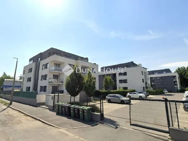 Eladó kereskedelmi és ipari ingatlan Szombathely, Kámon 66 nm