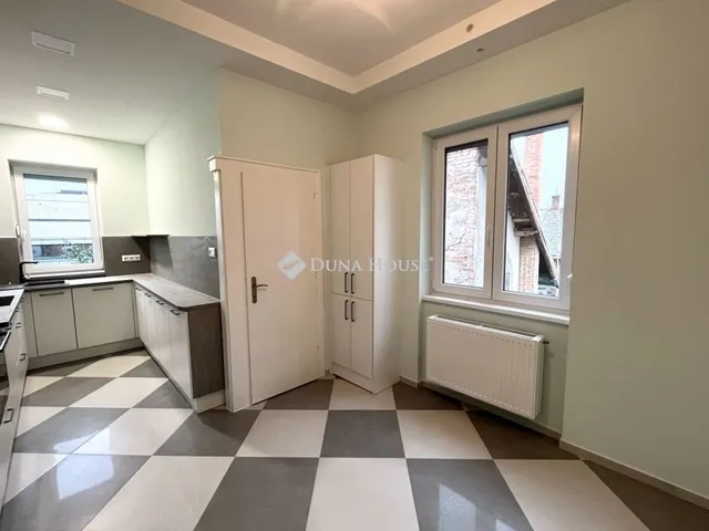 Eladó lakás Szombathely, Belváros 135 nm