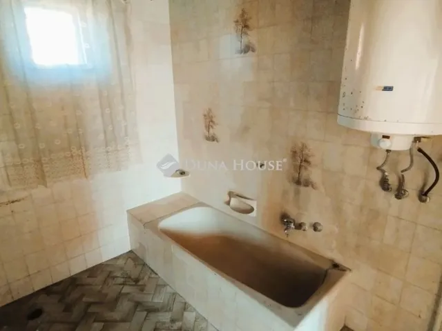 Eladó ház Peresznye 138 nm