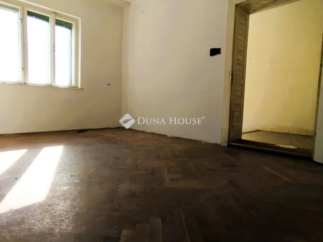 Eladó ház Peresznye 138 nm