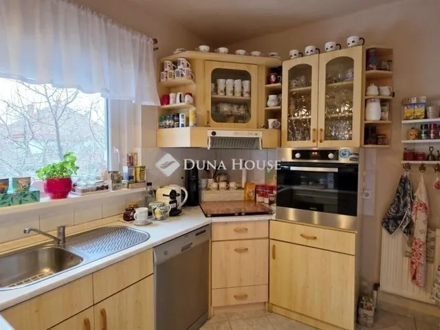 Eladó ház Szombathely, Kámon 200 nm