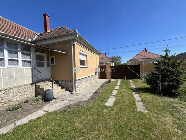 Eladó ház Mezőlak 80 nm