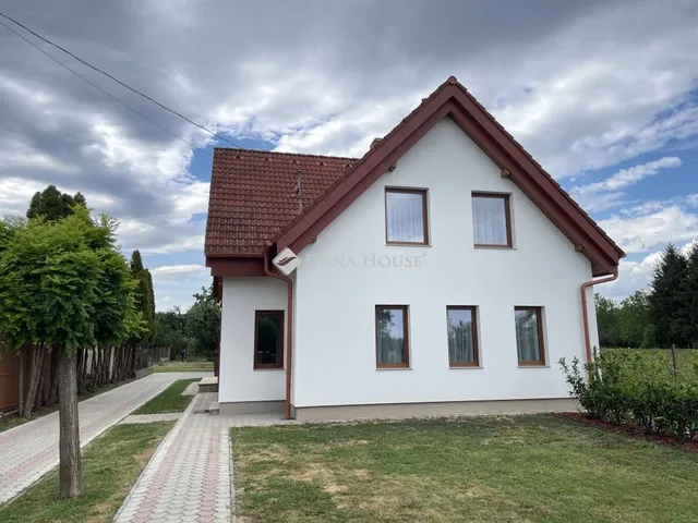 Kiadó ház Egyházasrádóc 160 nm