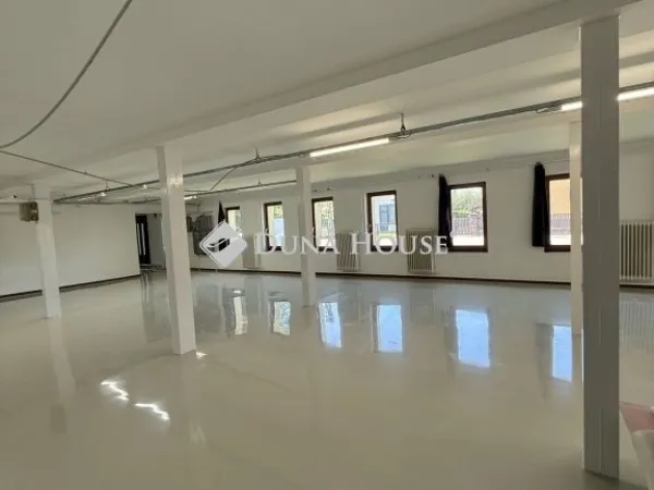 Kiadó ház Egyházasrádóc 470 nm