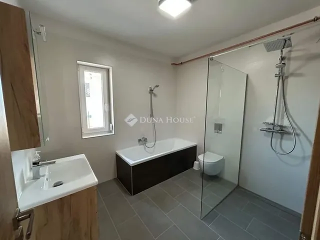 Kiadó ház Szombathely, Herény 107 nm