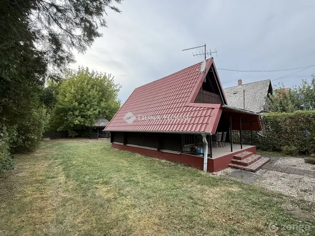 Eladó nyaraló Balatonkeresztúr 46 nm