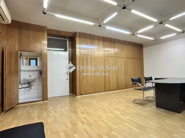 Eladó kereskedelmi és ipari ingatlan Szombathely 38 nm