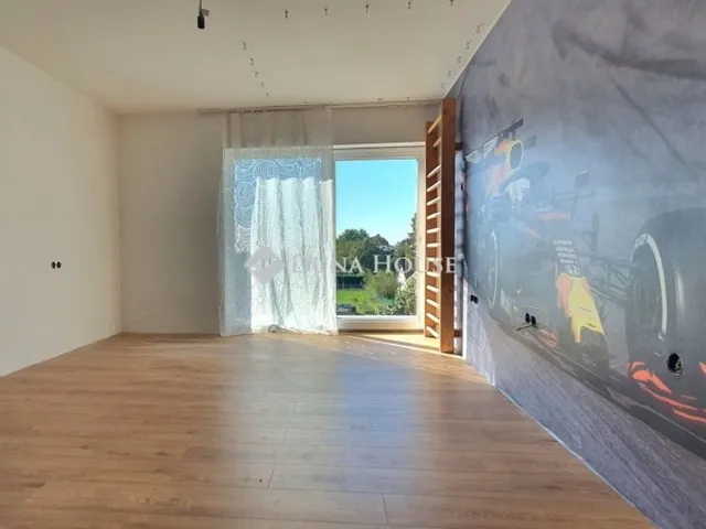 Eladó ház Gyenesdiás 300 nm