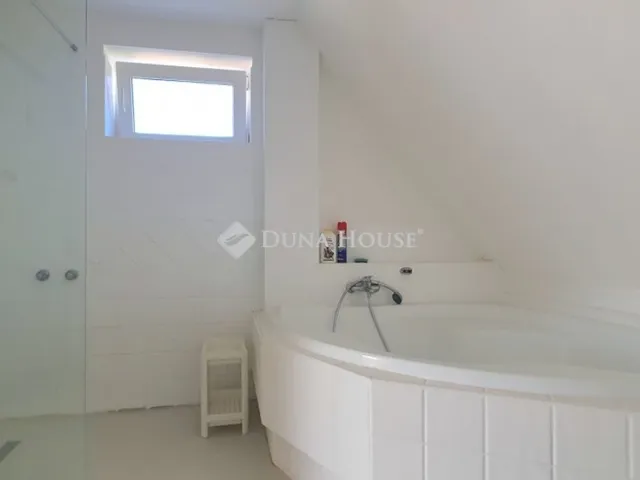 Eladó ház Gyenesdiás 300 nm