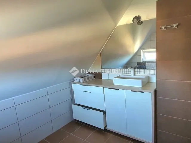 Eladó ház Gyenesdiás 300 nm