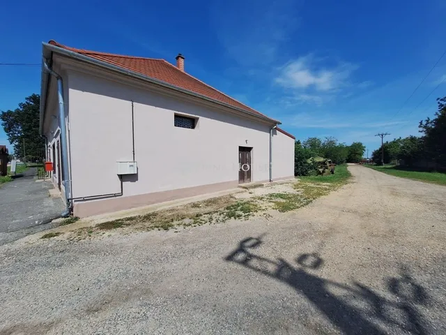 Eladó ház Püspökmolnári 146 nm