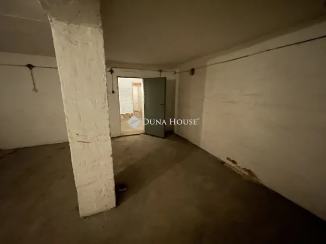 Eladó kereskedelmi és ipari ingatlan Szombathely 279 nm