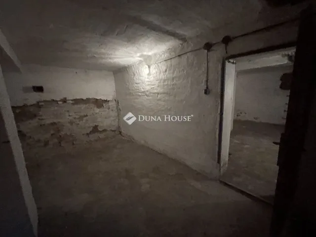 Eladó kereskedelmi és ipari ingatlan Szombathely 279 nm