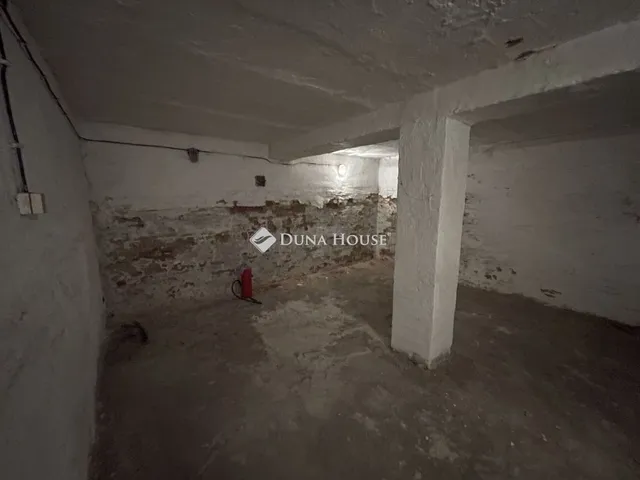 Eladó kereskedelmi és ipari ingatlan Szombathely 279 nm