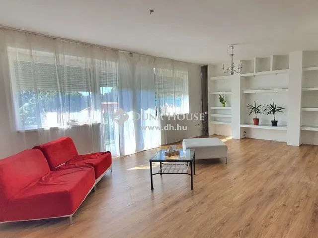 Eladó ház Gyenesdiás 300 nm