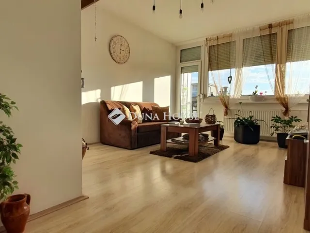 Eladó lakás Szombathely, Derkovits-lakótelep 73 nm