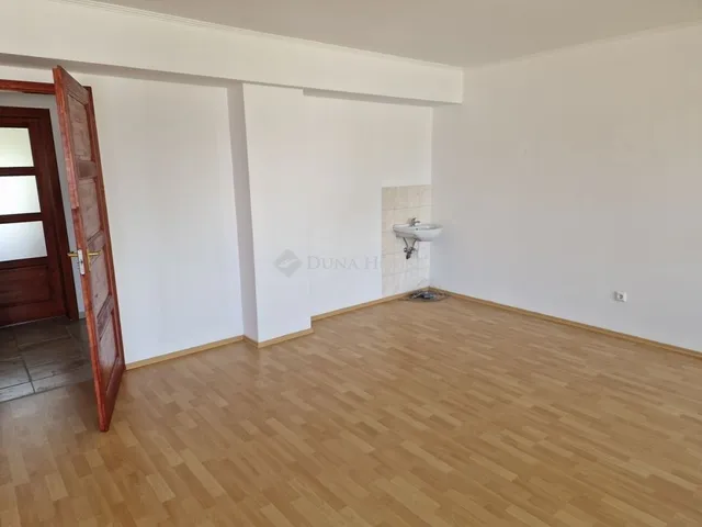 Kiadó kereskedelmi és ipari ingatlan Szombathely, Herény 40 nm