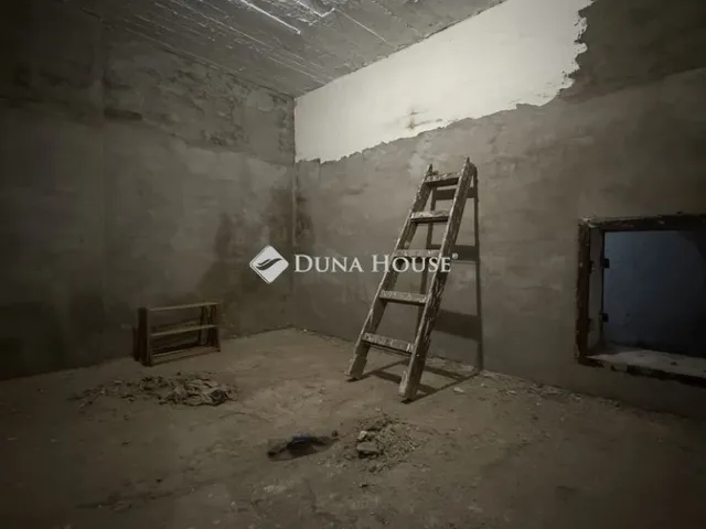 Eladó kereskedelmi és ipari ingatlan Szombathely, Belváros 53 nm